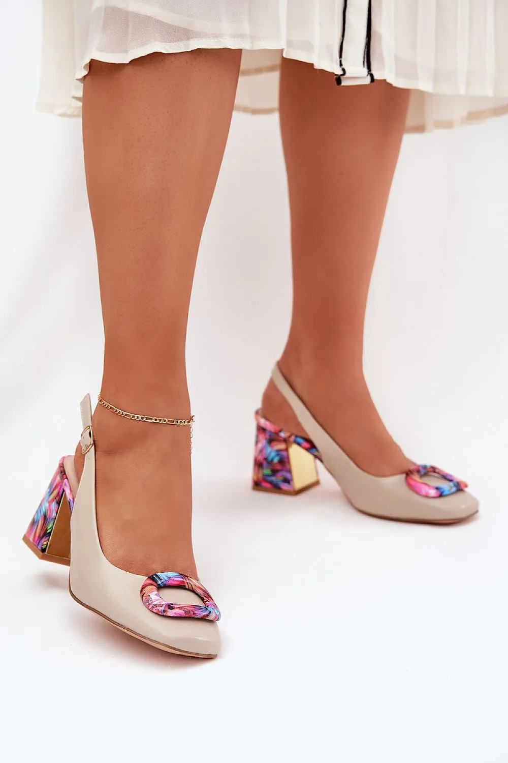 Elegant natural leather heel sandals