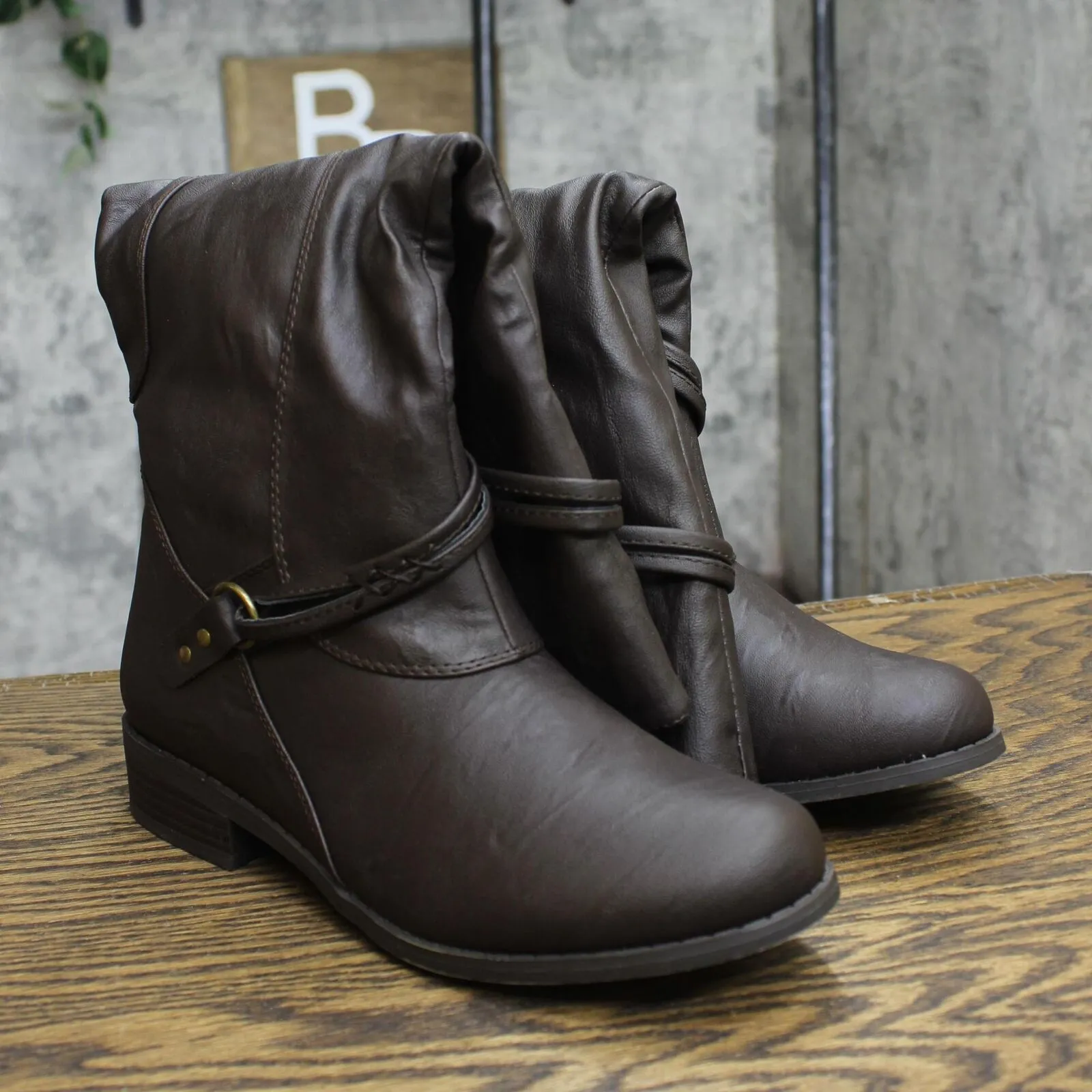 Journee Collection Womens Faux Leather Block Heel Boots 16765e5840a7d2 Brown 8M