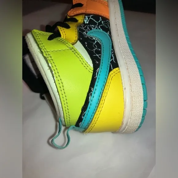 Nike Air Jordan Kids size 10 Mid SE Aurora Green GS Basketball HighTop Sneakers