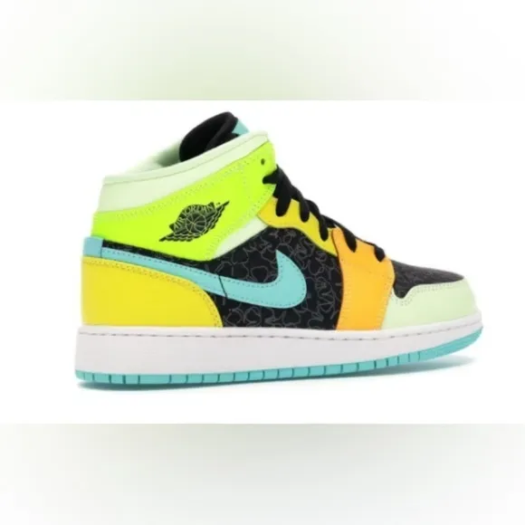 Nike Air Jordan Kids size 10 Mid SE Aurora Green GS Basketball HighTop Sneakers