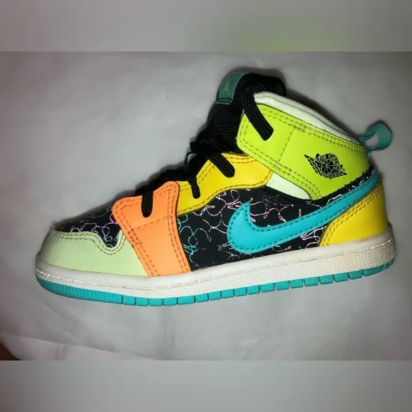 Nike Air Jordan Kids size 10 Mid SE Aurora Green GS Basketball HighTop Sneakers