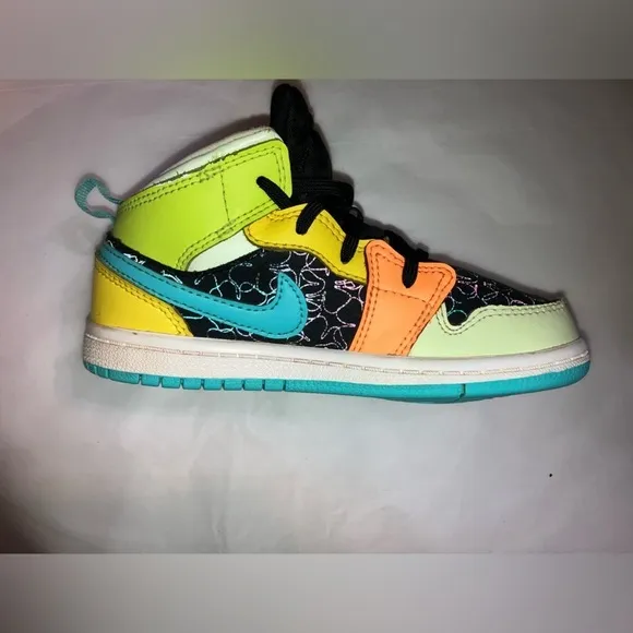 Nike Air Jordan Kids size 10 Mid SE Aurora Green GS Basketball HighTop Sneakers