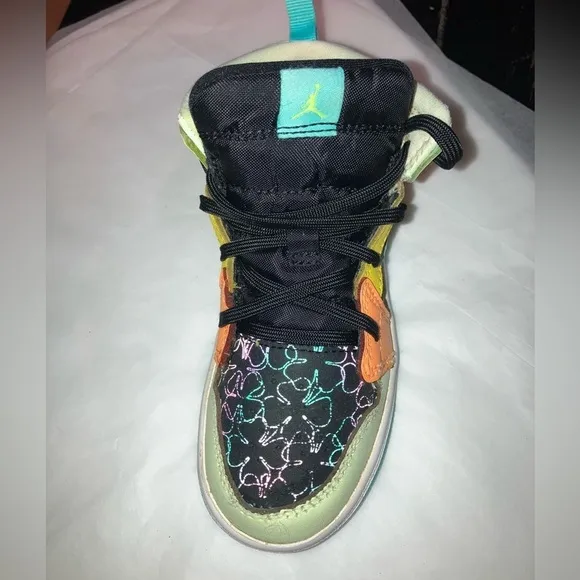 Nike Air Jordan Kids size 10 Mid SE Aurora Green GS Basketball HighTop Sneakers