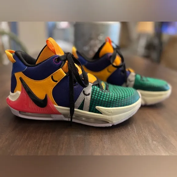 Nike LeBron Witness 7 multi-color mid youth basketball shoes- LIKE NEW