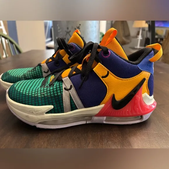 Nike LeBron Witness 7 multi-color mid youth basketball shoes- LIKE NEW