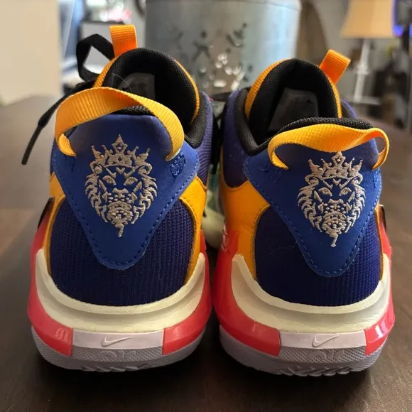 Nike LeBron Witness 7 multi-color mid youth basketball shoes- LIKE NEW