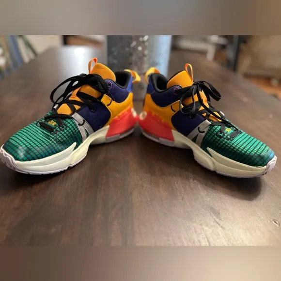 Nike LeBron Witness 7 multi-color mid youth basketball shoes- LIKE NEW