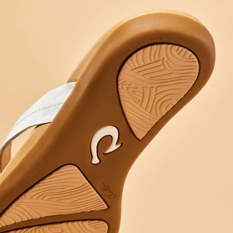 OluKai Womens Honu Leather Sandals - Bright White / Golden Sand