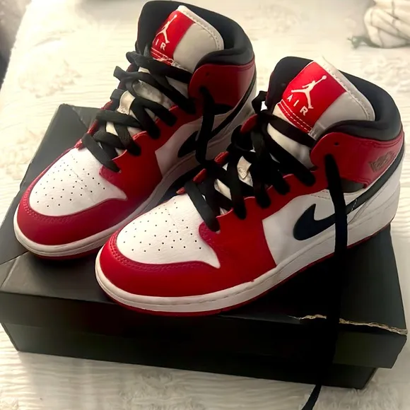 Size 3 Air Jordan 1 Mid