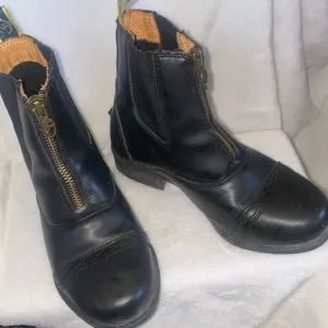 Youth moretta jodhpur boots for show or paddock.