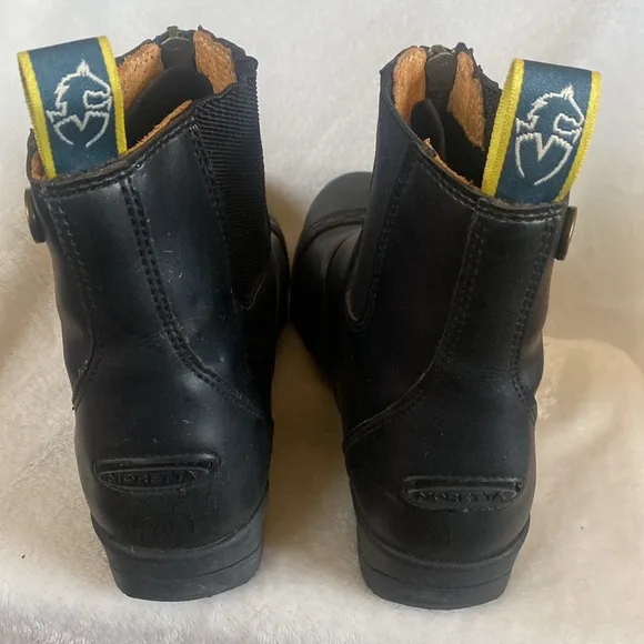 Youth moretta jodhpur boots for show or paddock.