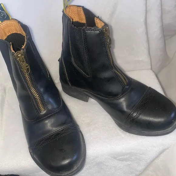 Youth moretta jodhpur boots for show or paddock.