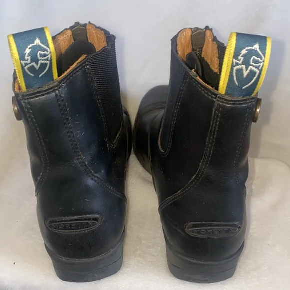 Youth moretta jodhpur boots for show or paddock.